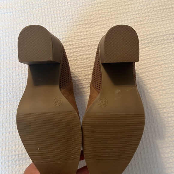 Universal Thread Booties - Picture 2 of 4